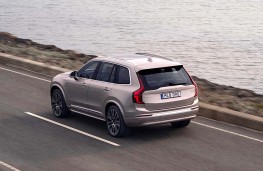 Volvo XC90 2025 rear threequarters
